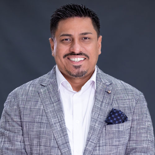 PhD (a). Richard San Lucas